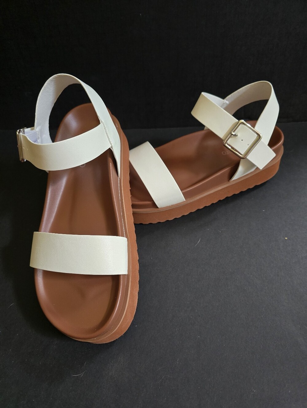 New Yavero Strap Sandal SZ 6.5